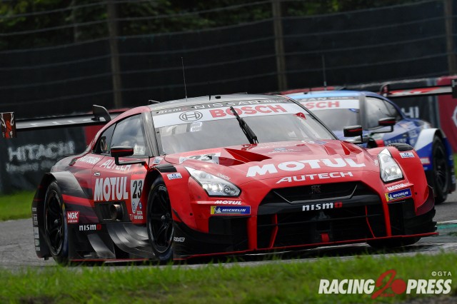 GT500クラス優勝 #23 MOTUL AUTECH GT-R（松田 次生／ロニー・クインタレッリ）