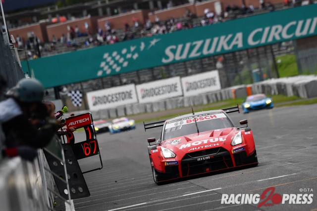 GT500クラス優勝 #23 MOTUL AUTECH GT-R（松田 次生／ロニー・クインタレッリ） 