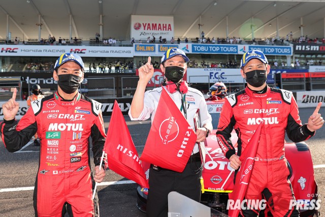 GT500クラス優勝 #3 CRAFTSPORTS MOTUL Z（千代 勝正／島田 次郎 監督／高星 明誠） 